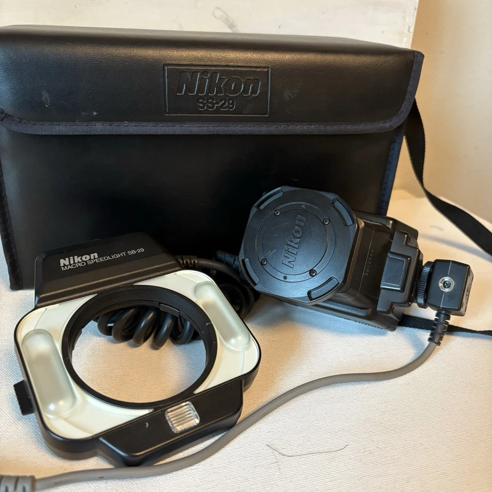 Nikon Macro Speedlight SB-29 Flash Ring Light w/Case - Image 1 of 4
