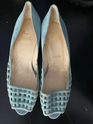 De colección Christian Louboutin celosía gatito tacón peep toe zapatos gamuza espuma de mar 38.5 Foto 1 de 4