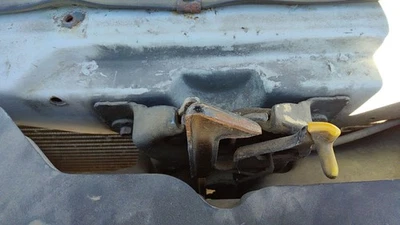 Оригинальная защелка капота в сборе с кронштейном для Ford Explorer 2002-2005 годов выпуска 5l2z16138a - Изображение 1 из 3