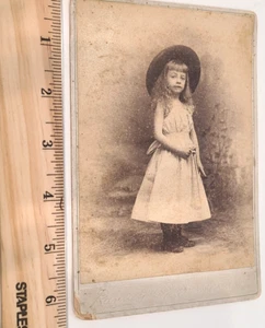 D-19 Antiguo Gabinete Tarjeta Foto Niña Sombrero Western Rural Ranney Lockport NY - Imagen 1 de 9