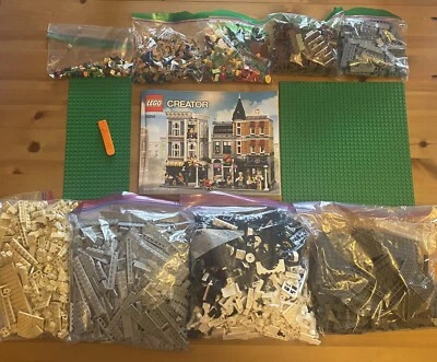 LEGO Creator Expert Assembly Square 10255 100% Complete w/ Instructions - NO Box - Image 1 of 4