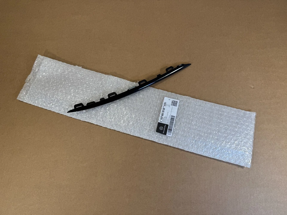 Mercedes Benz VITO W447 GENUINE AMG BLACK FRONT RIGHT GRILLE BOTTOM MOLDING TRIM - Image 1 of 4