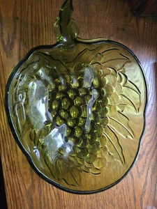 Vintage Large Green 1970s Indiana Glass Grape Embossed Serving Fruit Bowl - Picture 1 of 5