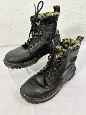 Dr. Martens Serena Cuero Negro con Forro de Piel Sintética Estampado de Leopardo Niñas Talla 1 Foto 1 de 4