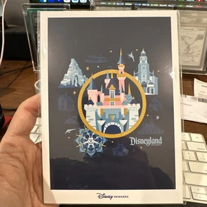 D23 Expo 2024 Visa Rewards Disneyland Postkartenformat Druck und Schlüsselanhänger - Bild 1 von 5