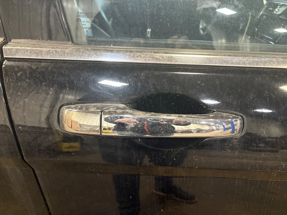 Manija de puerta exterior delantera derecha usada se adapta a: Chrysler 200 2013 montaje Sdn cromo Foto 1 de 4