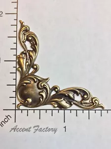 23573 - 2 Stck. viktorianischer Eckschmuck Fundstücke Stanzen Messing oxidiert - Bild 1 von 3
