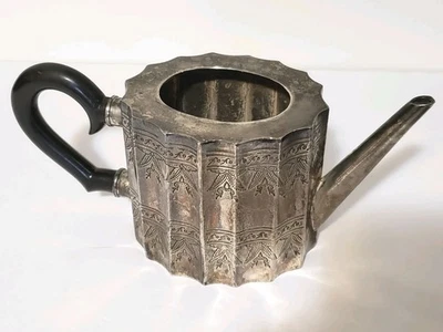 Tetera plateada International Silver Company Foto 1 de 3