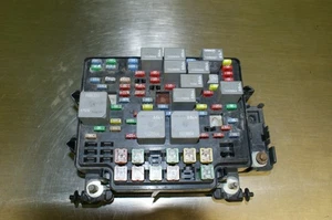 2004 suburban fuse block 8.1 engine 15201930-02 used Nice - Picture 1 of 5