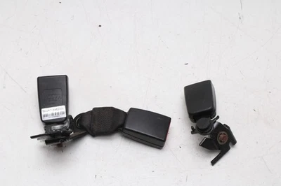 Mercedes-Benz E350 2010-16 4Matic trasero derecho y izquierdo segunda fila hebilla de cinturón de seguridad central Foto 1 de 4