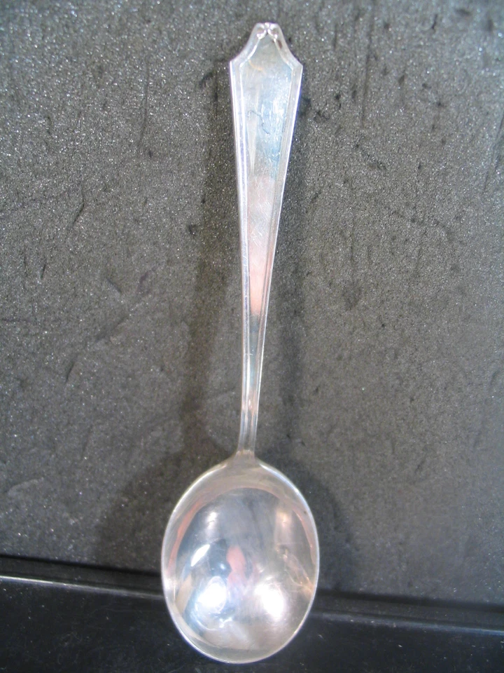 International Sterling MINUET ROUND BOWL SOUP SPOON  5 7/8" No Mono - Image 1 of 1