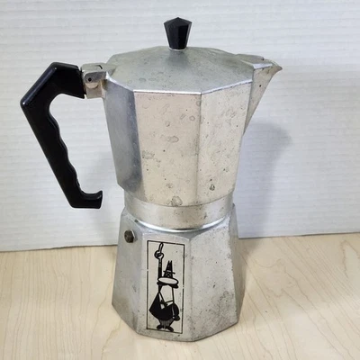 Cafetera espresso vintage Bialetti Moka Express con estufa 171 Crusinallo Italia Foto 1 de 4