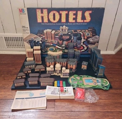 Juego de mesa de hoteles Milton Bradley MB 1987 vintage bienes raíces 100 % COMPLETO  Foto 1 de 4