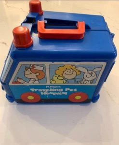 Vintage 70er Jahre Playskool Reise Haustierklinik Fahrzeug mit Zubehör - Bild 1 von 20