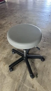 Midmark Medical Stool 272-001-845 Adjustable Rolling Chair USA - Picture 1 of 4
