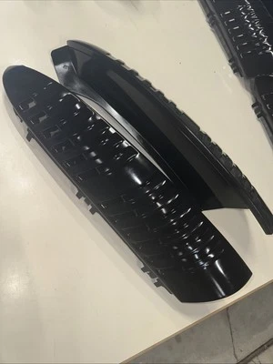 CHEVY GMC SUBURBAN TAHOE YUKON LEFT RIGHT REAR D PILLAR TRIM MOLDING PANEL 00-06 - Image 1 of 4