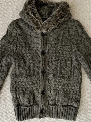 Cárdigan tejido con cable de piel sintética gris talla mediana de Zara para hombre Foto 1 de 4