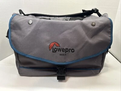 Bolsa para cámara Lowepro Nova 5 - gris con rayas azules incluye más de $100 accesorios Foto 1 de 4