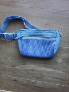 Vera Bradley *  Belt Bag Fanny Pack * Cornflower Blue Gold Tone Hardware Zip