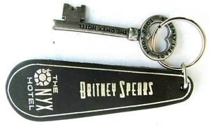 BRITNEY SPEARS..ONYX HOTEL TOUR 2004..KEYRING KEYCHAIN..NEW..RARE - Picture 1 of 1