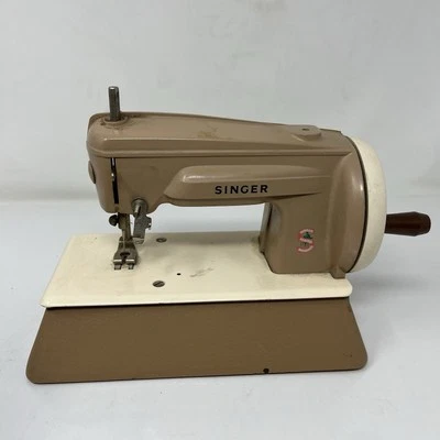 Vintage 1960s Singer Sewhandy Model 40K Hand Crank Sewing Machine Great Britain - Image 1 of 4