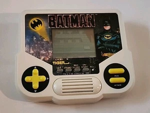 Tiger Electronics DC Comics BATMAN 1988 Handheld Electronic Game Works - Picture 1 of 4