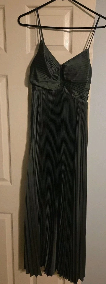 Nuevo Maxi Vestido Verde Para Mujer Plisado Satén Talla 2 Casa Blanca Mercado Negro Foto 1 de 4