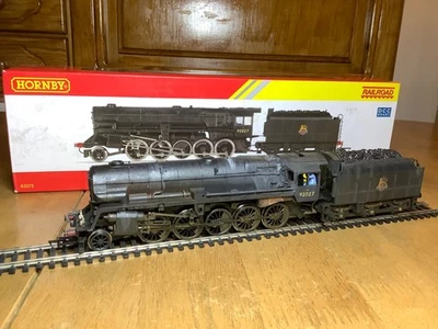 Hornby R3273 BR Early Emblem 2-10-0 Crosti Boiler Class 9F Loco 92027 Weathered - Image 1 of 4