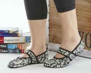 Nufoot Futsole Black White Flowers Spandex Rubber Slipper Socks Size L 8.5 -9.5 - Picture 1 of 6