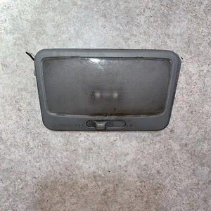 2000 2001 GEO TRACKER VITARA DOME LIGHT LAMP OVERHEAD CONSOLE ROOF REAR GRAY - Picture 1 of 8