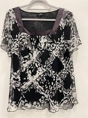 M&S  Top 20 Mesh Square Neck Short Sleeve Lined - Image 1 of 4