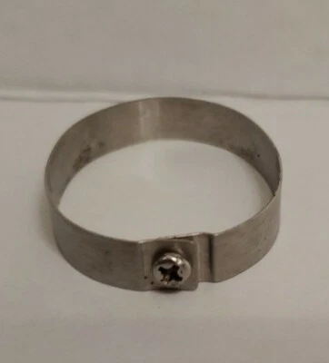 Shark Steam Mop Model S3501 Handle Clamp and Screw - Image 1 of 3