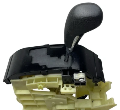 2011-2013 Kia Sorento Gear Shifter Assembly Lever Automatic w/Shift Knob 2.4 3.5 - Image 1 of 4