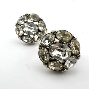 Aretes vintage corona trifari estrás. Tono plateado, clip - Imagen 1 de 7