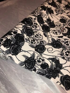 1 mtr ivory skull black roses print 100% cotton fabric..45”wide (114cm)halloween - Picture 1 of 5