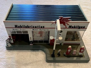 DANBURY MINT 1950'S MOBIL GAS LIGHTED GARAGE SERVICE STATION CLOCK MOBIL - SEE! - Bild 1 von 4