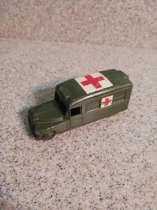 Dinky Toys Vintage Daimler Army Ambulance Green vehicle toy car MISSING ONE TIRE - Picture 1 of 5