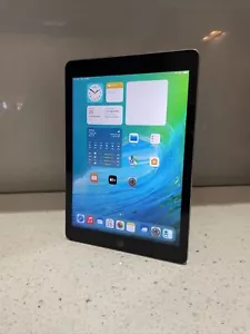 Apple iPad 5th Gen. 32GB, Wi-Fi, 9.7in - Space Grey, A1822, AU Stock - Picture 1 of 9