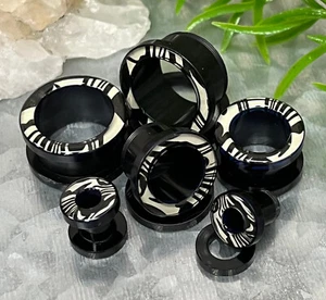 PAIR Zebra / White Tiger Screw Fit Tunnels Plugs Gauges Earlets Body Jewelry - Picture 1 of 2