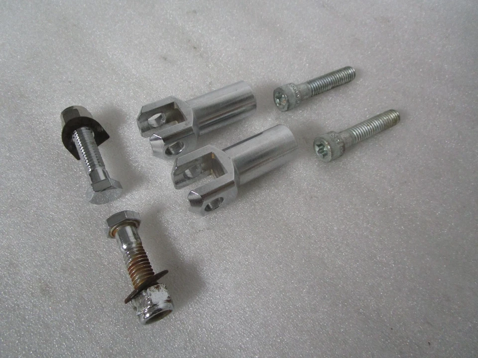 05-17 哈雷戴维森 FLSTC Heritage Softail 铬乘客脚钉支架 — 第 1/4 张图片