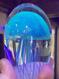 Dynasty gallery -Glow in The Dark - Blue Jellyfish w/Clear Glass Paperweight. - Picture 1 of 8