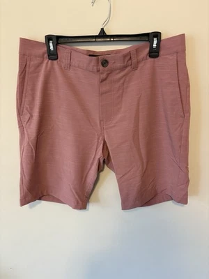 Pantalones cortos de golf Travis Mathew para hombre (melocotón/rosa) talla 36 Foto 1 de 4