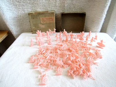 100 adornos para pasteles de plástico Dolls Co. N.Y vintage años 50 (100 NUEVOS con caja original) Foto 1 de 4