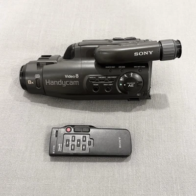 SONY HANDYCAM CCD-FX310 VIDEO-8 CAMCORDER (FOR PARTS) - Image 1 of 4