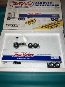 ERTL -1/64 SCALE- TRUE VALUE HARDWEAR VARIANT STORES CAB WITH TRAILER C-8 - Bild 1 von 24