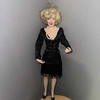 Muñeca de porcelana Marilyn Monroe Franklin Mint de "Some Like it Hot" vestido negro Foto 1 de 4