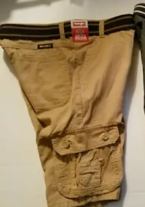 Wrangler Jungen Cargoshorts mit Gürtel Größe 10H neu mit Etikett hellbraun - Bild 1 von 2