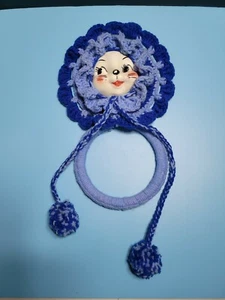 Makramee Handtuch Halter Ring Gesicht blau Garn Kunststoff gehäkelt Katze Maus oder Hase Vintage - Bild 1 von 14