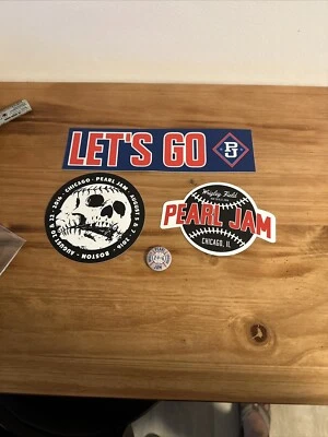 Pearl Jam Chicago Sticker Pack 2016 3 Pegatinas, 1 Pin Inferior Foto 1 de 4