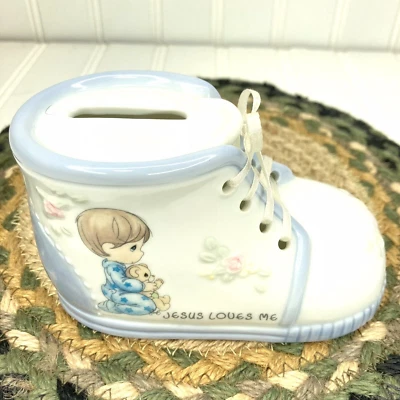 Banco de moedas Precious Moments Bootie Enesco 1999 bebê menino Jesus me ama vintage - Imagem 1 de 4